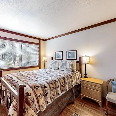 אינקליין וילג' Creekside Retreat & Sierra Townhome חדר תמונה