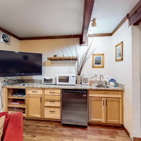 אינקליין וילג' Creekside Retreat & Sierra Townhome חדר תמונה
