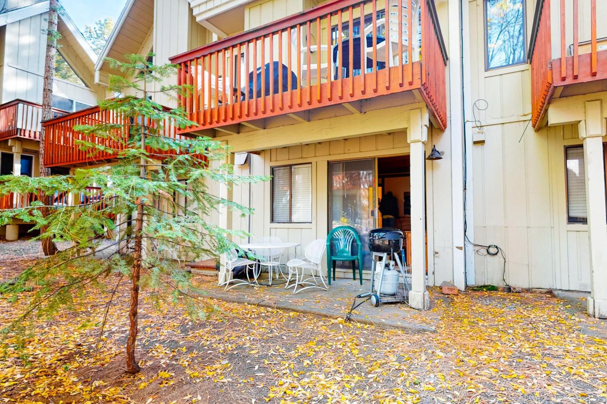 אינקליין וילג' Creekside Retreat & Sierra Townhome חדר תמונה